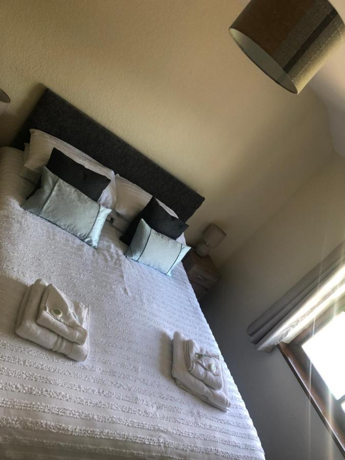 The Crossings Bed & Breakfast คาร์ลไอเอิล ภายนอก รูปภาพ